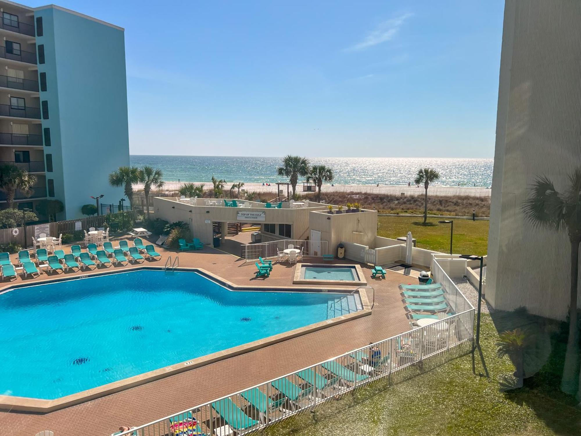 Beachfront - Perfect Location - Free Chairs *
